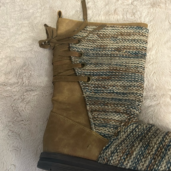 Size 8 boots - Picture 6 of 12